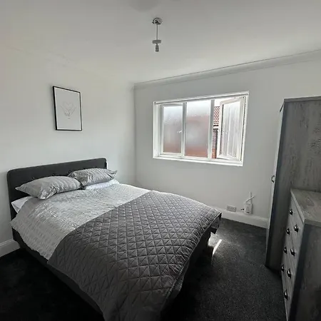Saxon Place شقة